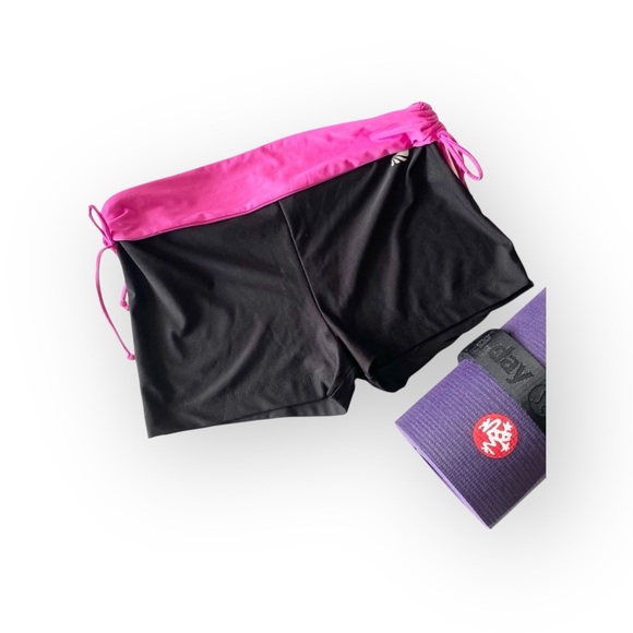 new Marika Tek ✦ Pisces Scrunch Tie Yoga Running Shorts ✦ Black + Pink ✦ Large - Picture 3 of 9